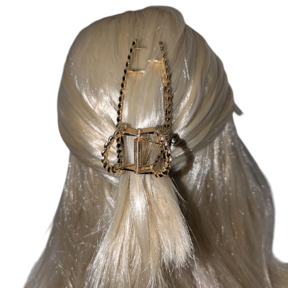 🍁 3/$15 Twisted Metal Loop Hair Clip - Picture 2 of 5